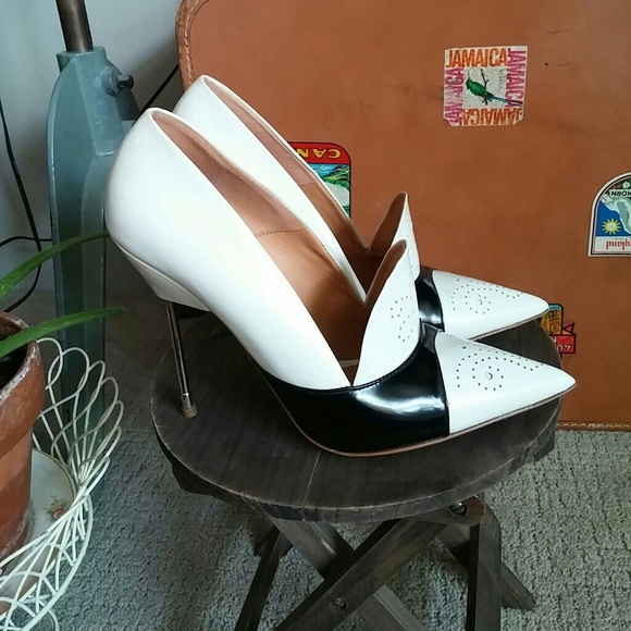 Kurt Geiger Shoes - Kurt Geiger Black/White Leather Heels 40/9